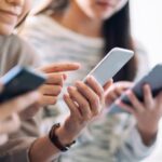 «Ndihesha e lodhur dhe pa gjallëri»: pse Brezi Z po heq dorë nga rrjetet sociale