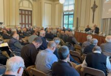 «Ne, meshtarë, ju tregojmë sprovat e shërbesës dhe zërin e Hyjit që na flet»