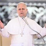 Katekezë 5. Mbi themelin e Apostujve. Kisha në përmasën e saj hierarkike